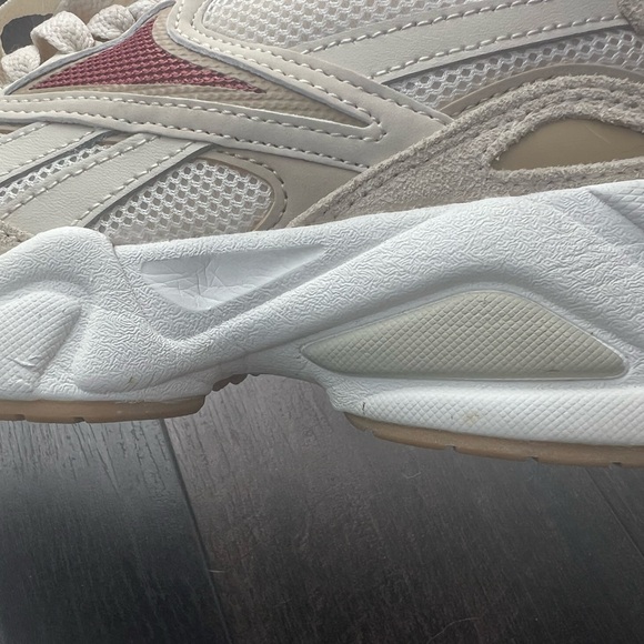 Reebok Royal Charge Running Shoes (size 7.5 W) - Picture 9 of 11